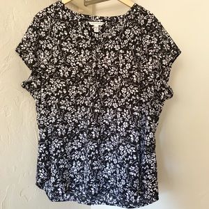 Black and White Floral Short Sleeve Buttoned Top